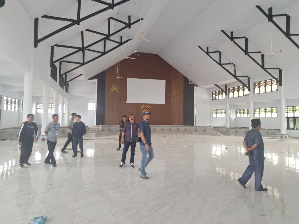 Komisi III Dewan Perwakilan Rakyat Daerah (DPRD) Kabupaten Wajo melakukan pemantauan langsung terhadap progres pembangunan Islamic Centre Ulugalung di Desa Lempa, Kecamatan Pammana, Jumat (23/1/2026).